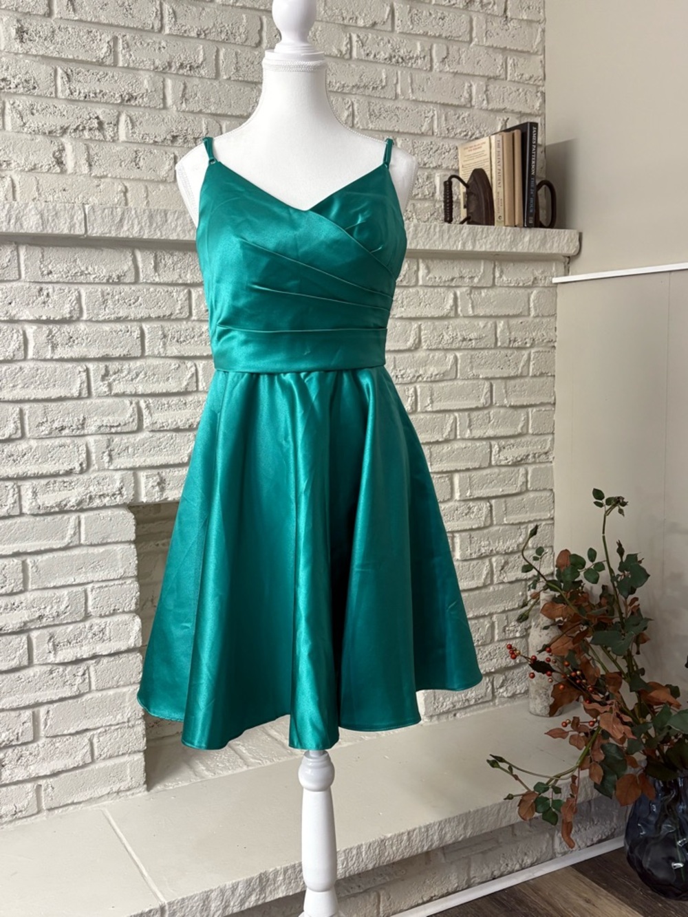 NWT JJ's House Emerald Green Satin Ruched V-Neck Cocktail Dress Size US 8